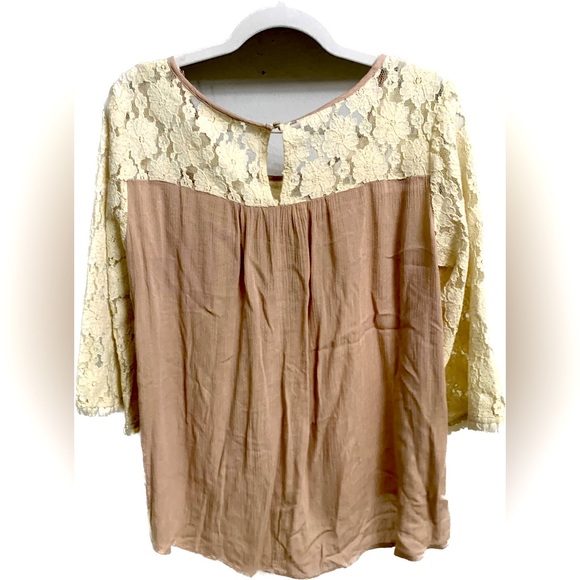 Lace 3/4 Sleeved Shirt - Picture 3 of 3